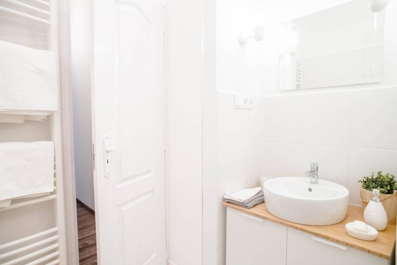 Comfy, Renewed 3 Bedroom Apt In Center Budapeşte Dış mekan fotoğraf